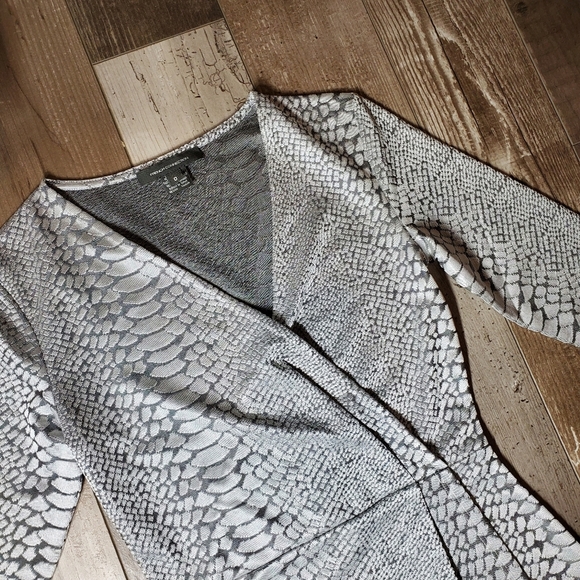 French Connection Silver V-Neck Snake Jacquard Wrap Dress Women's Size 0 NWOT - Picture 12 of 16